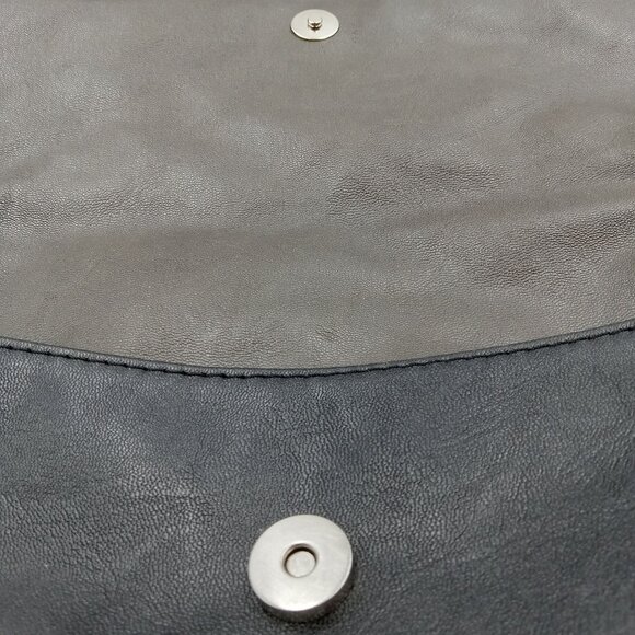 Relic Women's Multi-Color Crossbody Bag With Adjustable Strap & Multiple Pockets - Picture 4 of 12